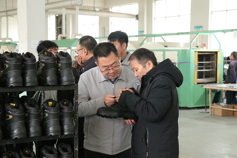 國內著名集團蒞臨百華鞋業，攜手打造合作新篇章！