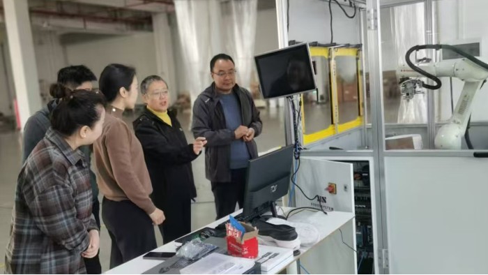 資訊|百華鞋業(yè)赴羅霸自動(dòng)化系統(tǒng)(廣東)有限公司考察并正式簽訂合同