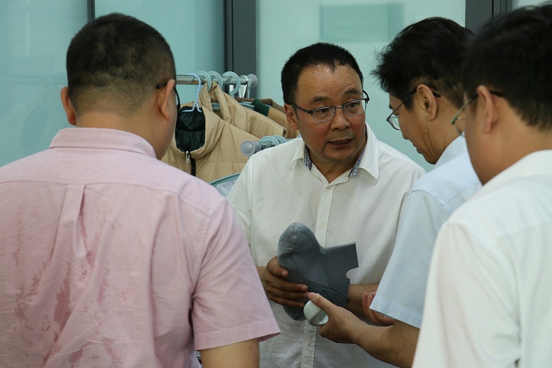 山東省發展改革委到百華鞋業走訪調研