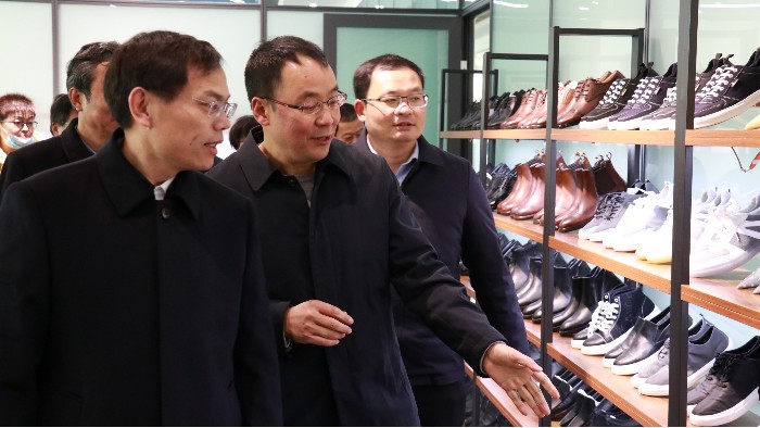 沂南縣委書記侯占夫百華鞋業調研指導