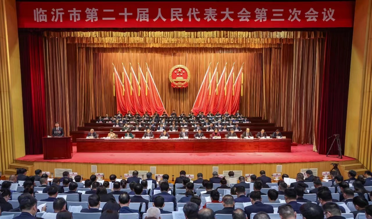 百華鞋業總經理郭興梅參加臨沂市第二十屆人民代表大會第三次會議