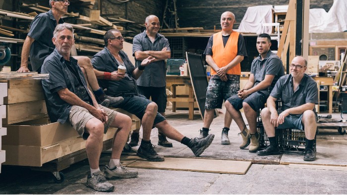 建筑工地事故發生前，百華安全鞋為工作者做好足部安全防護！